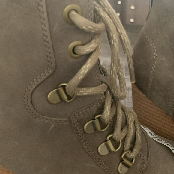 Women's Sorel JOAN UPTOWN LACE Leather Boots Size 8 KHAKI Like New Preloved - Picture 12 of 13